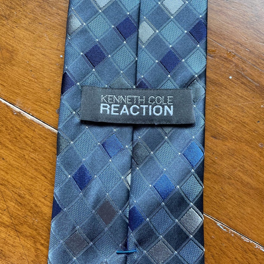 Neck Tie Kenneth Cole Reaction Blue Shiny Geometric Pattern - Picture 3 of 5